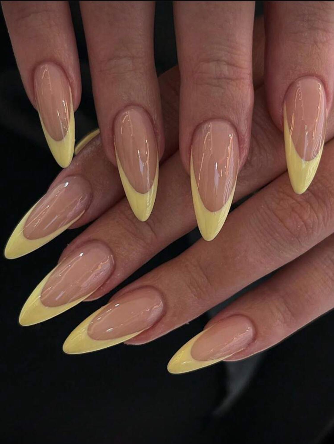 Luxury 24Pcs Minimalist Almond Shaped Yellow Press-On Nail Design For Enhancing Your Looks, Suitable For Parties, Dates And Everyday Wear.